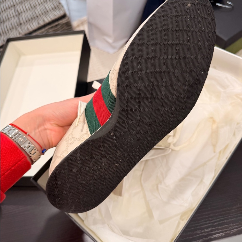 Gucci Cream Sneakers with Red and Green Accents - Picture 4 of 4